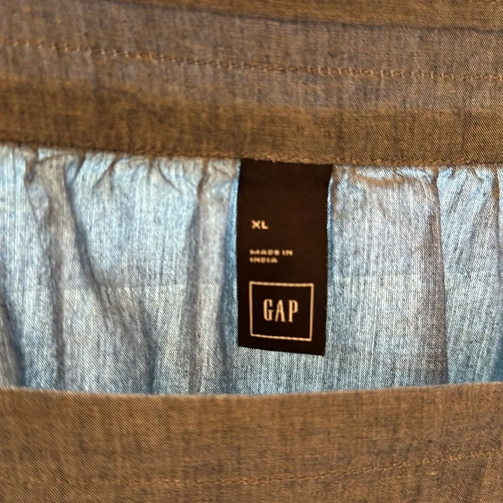 NWOT - GAP, XL, cotton lightweight chambray boatneck top. Great for hot weather. - Picture 3 of 7